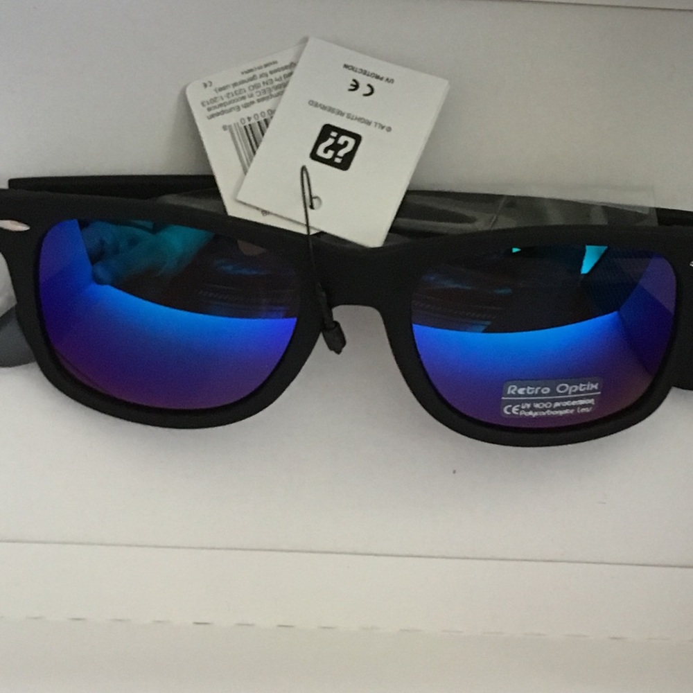 BNWT Matte Black Wayfarer Sunglasses